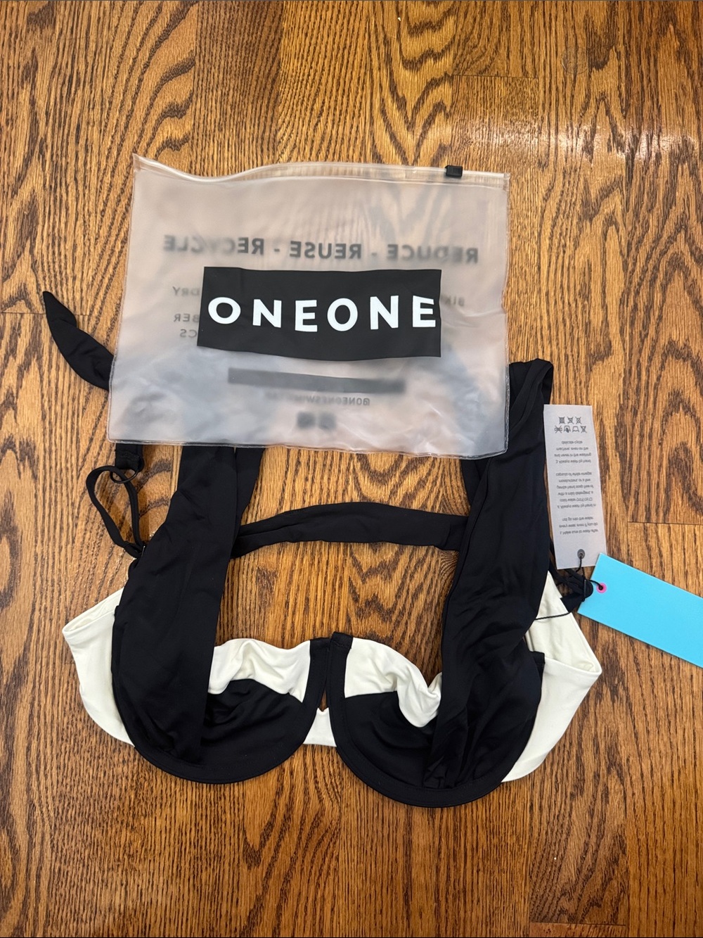 ONEONE Black & White Underwire Bikini Top